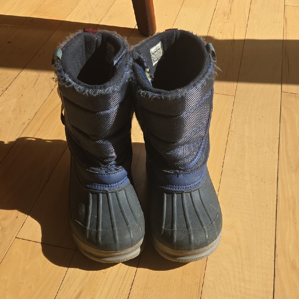 OshKosh B'gosh Navy and Gray Kids Snow Boots